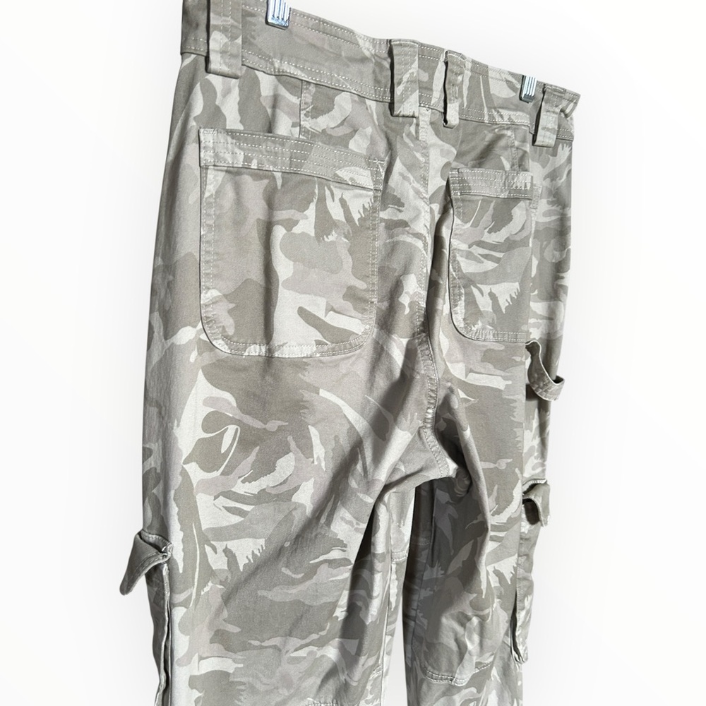 Abercrombie & Fitch Curve Love Women’s Camo Cargo Carpenter Pants Size 31 / 12R - Picture 4 of 10